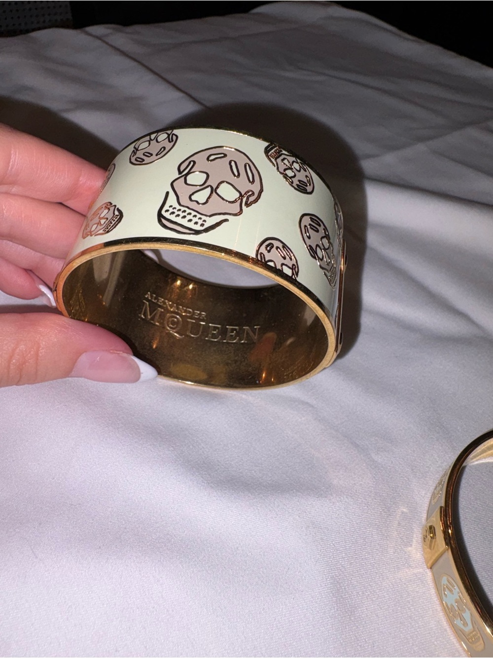 Alexander McQueen Cream and Gold Skull Enamel Bangle Set - Picture 3 of 11